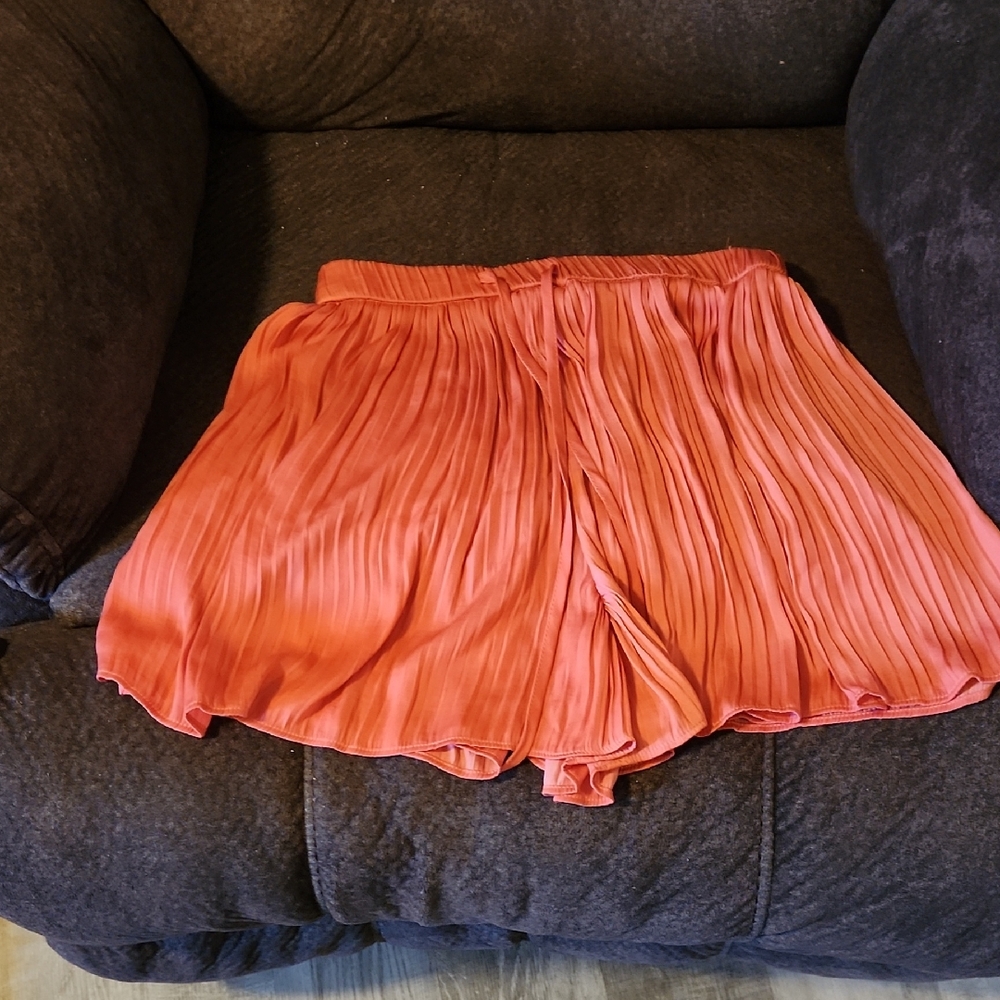 ZARA Flowy pleated Coral Orange Short XS